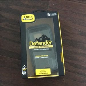 7/15 Otter box case with box